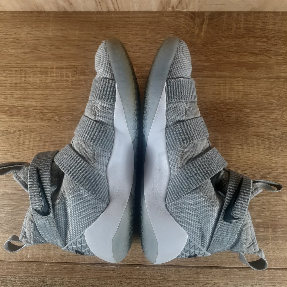 NIKE LEBRON JAMES ZOOM 943-155-002 SIZE 10.5 HIGH TOP SNEAKERS GREY - Picture 10 of 16